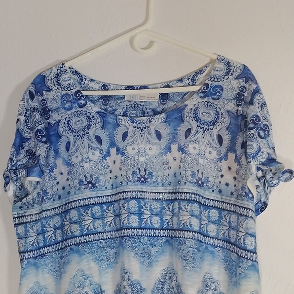 Time and Tru Short Sleeve Women's XL (16-18) Top with slit in sleeves - Picture 3 of 10